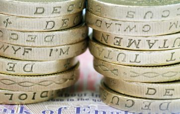 Wages up 2.2% on a year including bonuses | ONS